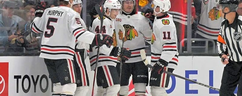 Spencer Knight stops 26 shots as Blackhawks egde Kings
