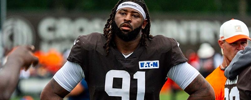 Browns place DE Alex Wright on IR, add Derek Barnett