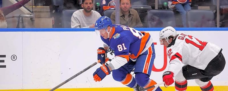Islanders rout Devils in home-opener shutout