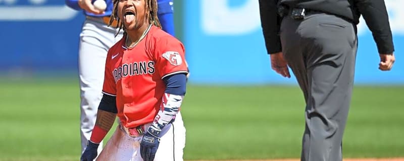 Guardians pour it on late in rubber match vs. Royals