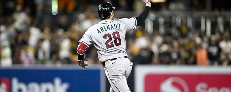 Diamondbacks stay alive with offensive night against Padres