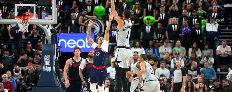 Spurs hold on for win over Kawhi Leonard-less Clippers