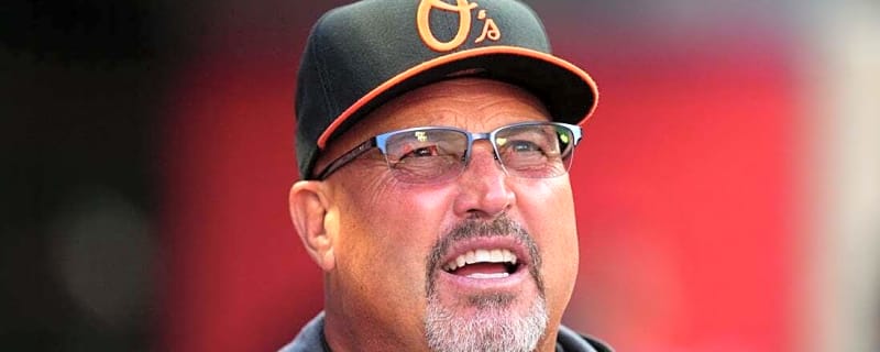 Braves hire ex-skipper Fredi Gonzalez to fix 3B coaching woes