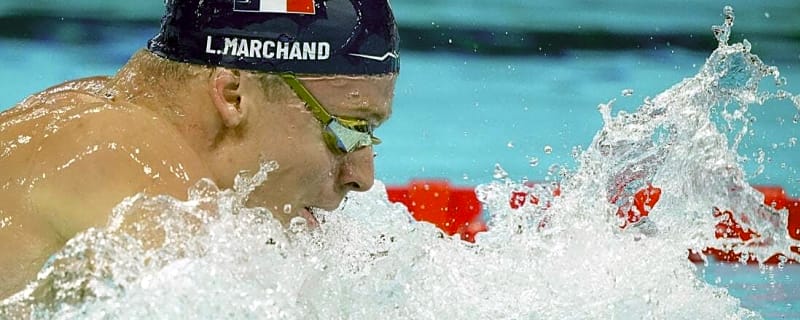 Leon Marchand breaks 200 IM world record at World Championships