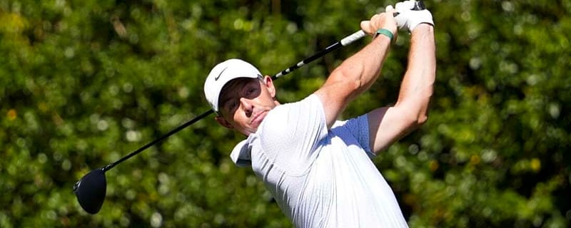 Rory McIlroy uses late birdie blitz to lead Masters by six