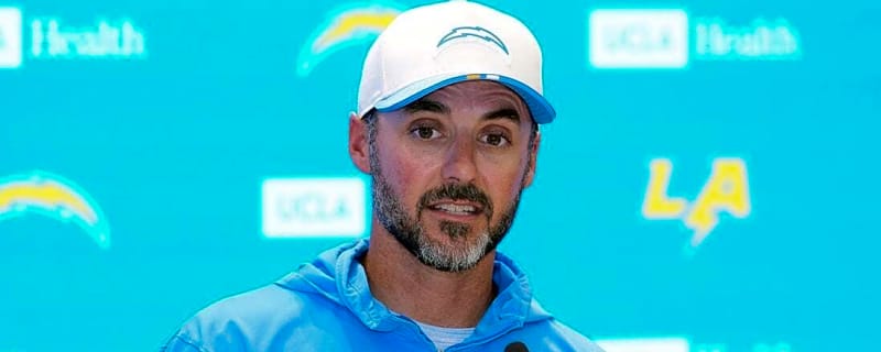 Ravens hire Chargers DC Jesse Minter as head coach