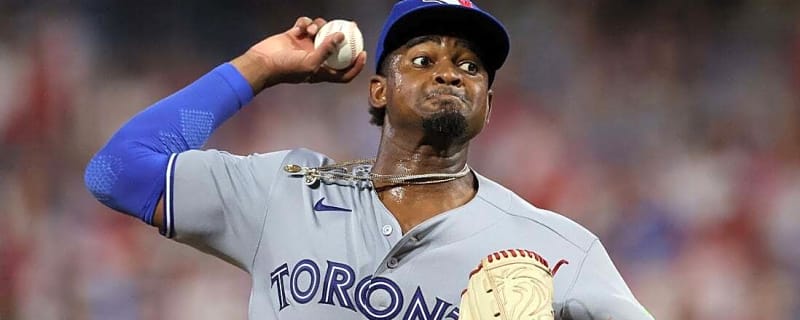Error helps Blue jays score five in 8th, win 3rd straight over Red Sox