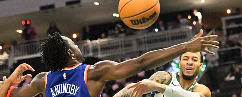 Giannis Antetokounmpo, Bucks overpower Knicks in 2nd half