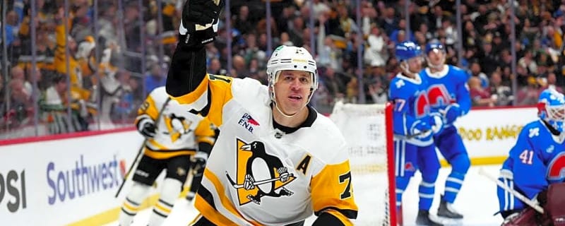 Back from suspension, Evgeni Malkin guides Penguins past Avs