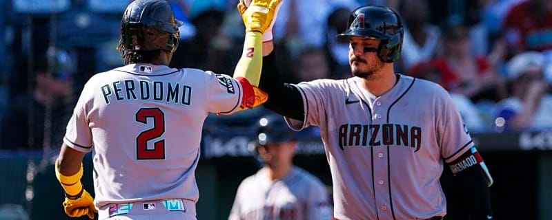 D-backs score five in 10th, then hold off Royals