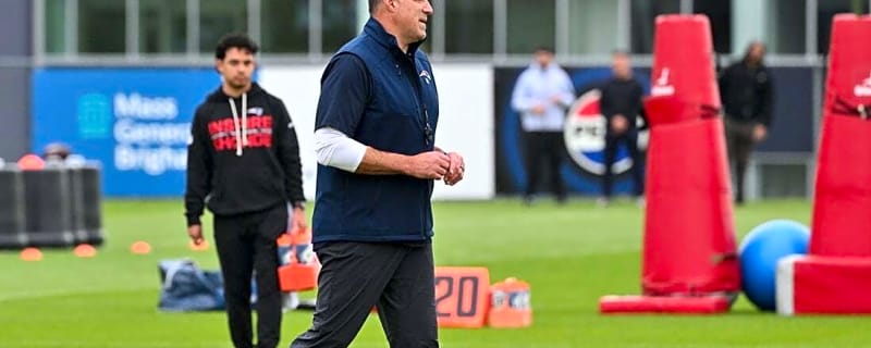 Patriots coach Mike Vrabel dances around distractions, 'focus on today'