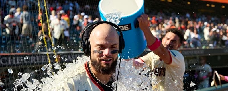 Giants fight back to beat Pirates in 12 innings