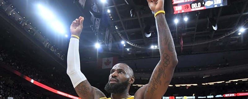NBA roundup: Lakers win, but LeBron James&#39; double-figure streak ends