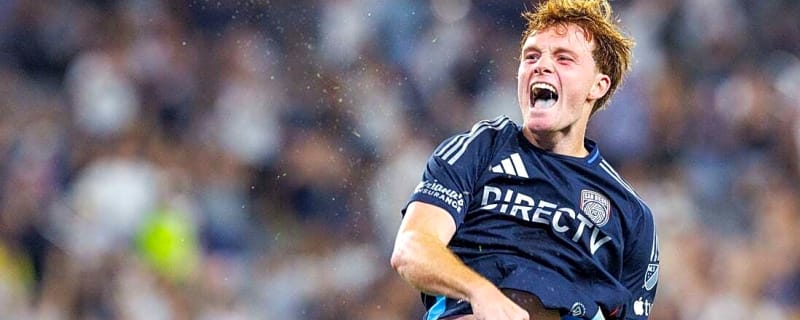 San Diego continues domination of Galaxy despite being down a player