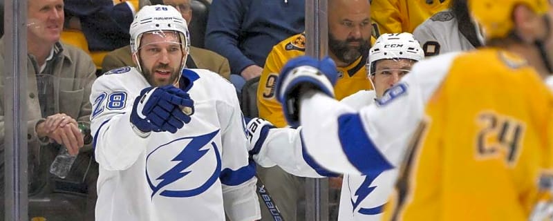 Zemgus Girgensons&#39; breakout helps Lightning pull past Predators