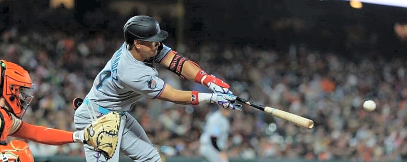 Marlins squander late lead, knock off Giants in 10