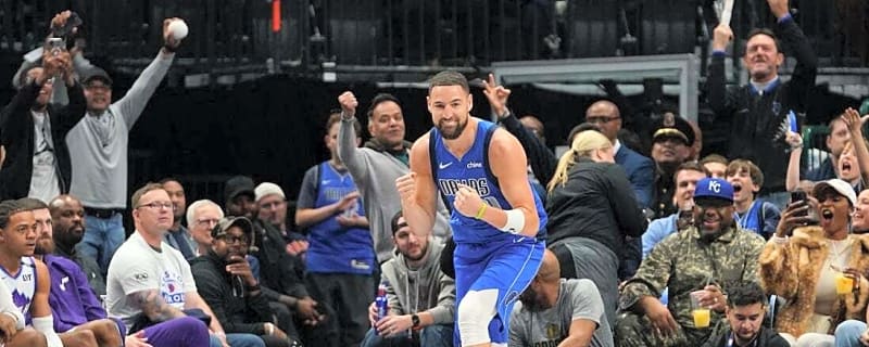 Klay Thompson drains 6 treys as Mavericks thrash Jazz