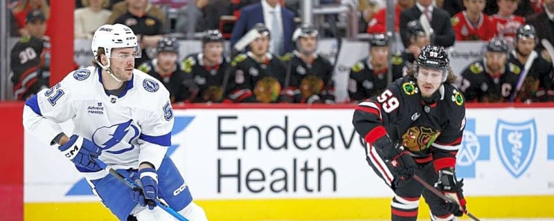 Lightning's point streak reaches 15 with shootout win over Blackhawks