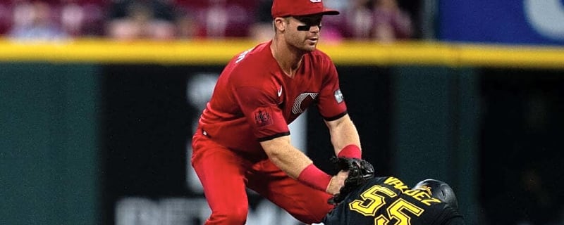 Walk-filled 3rd inning helps Pirates beat Reds, snap 4-game skid