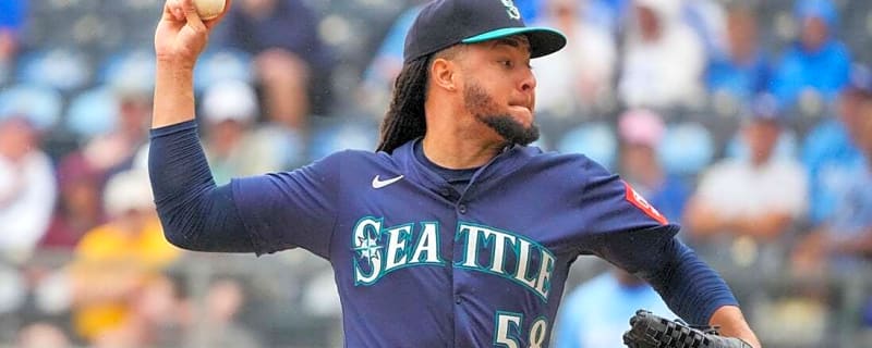 Mariners blank Royals, tying Astros atop AL West ahead of big series