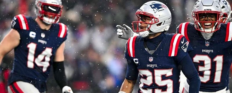 Patriots snag 4 interceptions, top Texans to reach AFC title game