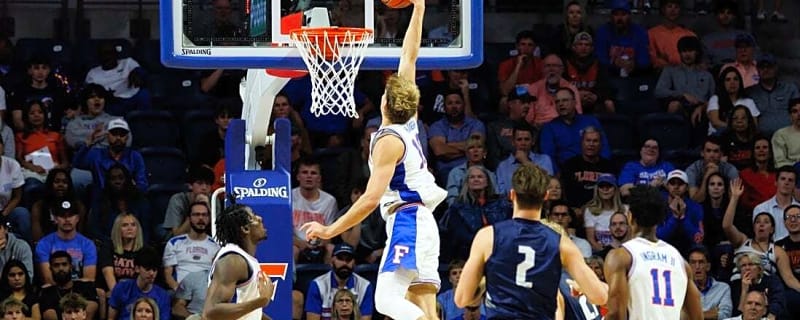 No. 3 Florida dominates North Florida after unfurling banner