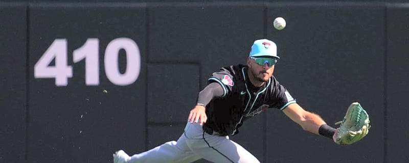 D-backs sign OF Albert Almora to minor league deal