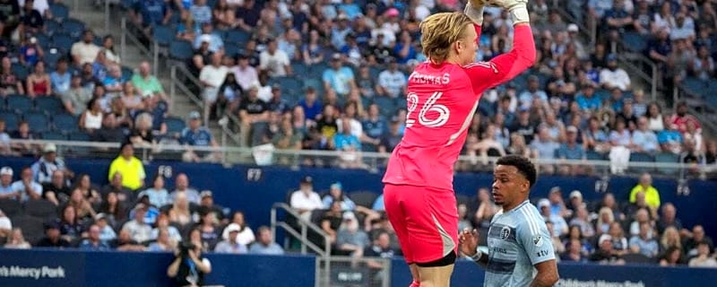 Sounders strike for three early goals, hold off Sporting KC