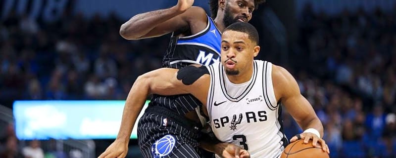 De&#39;Aaron Fox nets 31 as Spurs survive late Magic rally