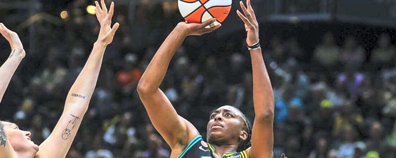 Nneka Ogwumike, Sparks roll past last-place Storm