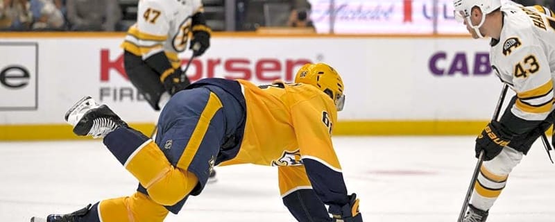 Predators score 4 in 2nd period to beat Bruins