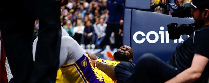 Lakers' LeBron James hurts elbow in loss to Nuggets