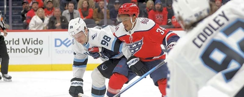 Dylan Guenther, Mammoth end Capitals' home winning streak