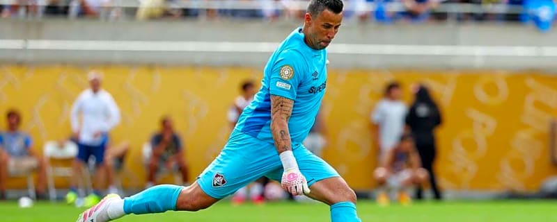 Fluminense stand between Chelsea and another major final