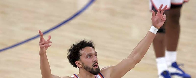 Knicks rally from 22-point fourth-quarter deficit, stun Cavs in OT