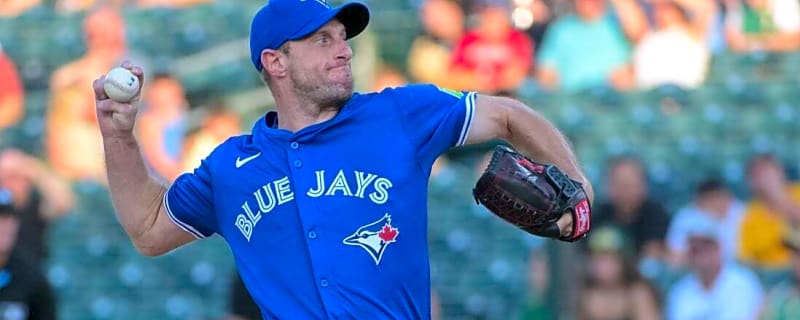 Jays top A&#39;s as Max Scherzer gets first win with Toronto