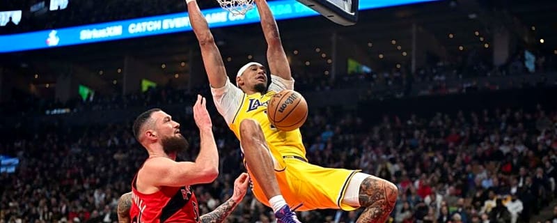 Lakers beat Raptors at buzzer as LeBron James&#39; double-digit scoring streak ends