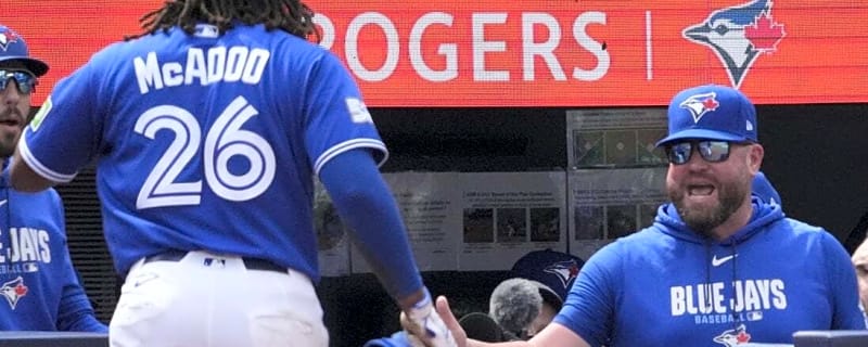 Blue Jays power past Orioles, move to .500