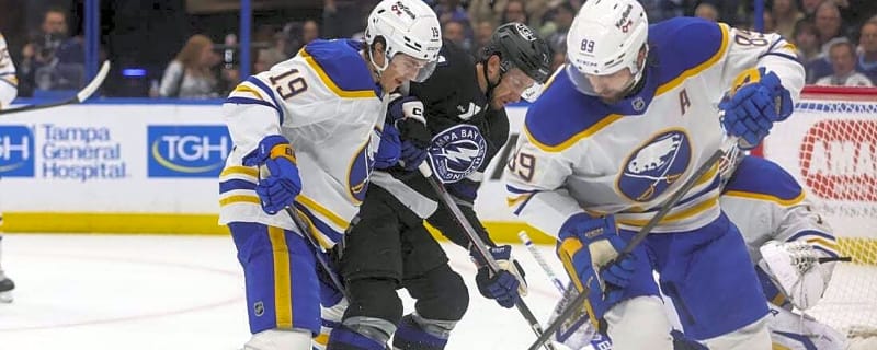 Sabres pile up goals early, cruise past Lightning