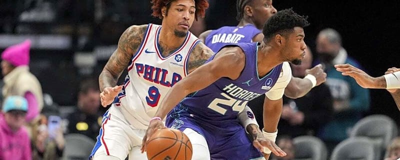 Hornets ride massive 3rd quarter to blow out 76ers