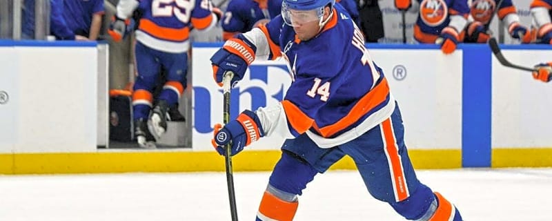 Islanders, Hurricanes enter showdown plagued by blown leads