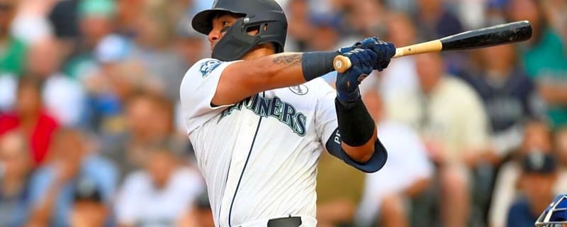 Mariners mash 3 homers, down Mets for 8th straight win