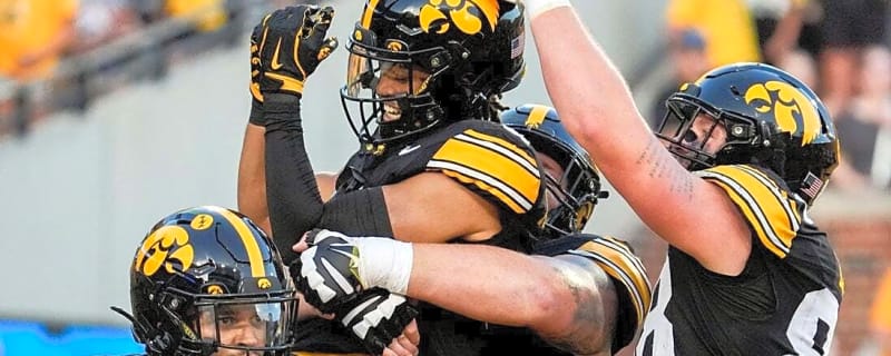 Iowa blows past UMass behind 3 Mark Gronowski TDs