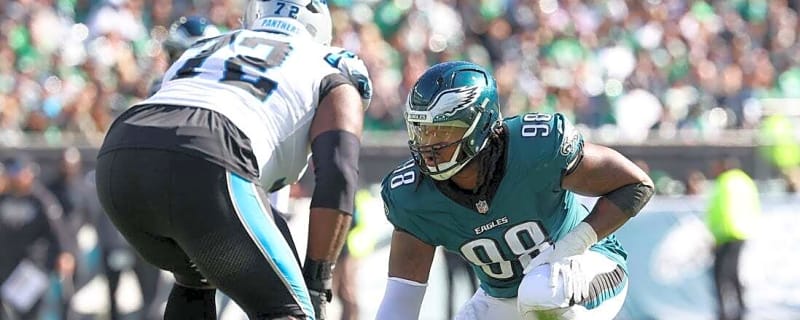 Panthers OT Taylor Moton suffers fractured fibula in loss to Bucs