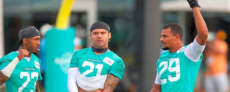 Reports: Dolphins S Ashtyn Davis (leg) leaves practice on crutches