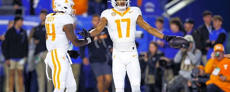 Joey Aguilar tosses 3 TDs as No. 17 Tennessee outscores Kentucky