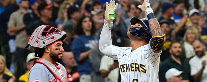Eugenio Suarez's homer, late plays lift Reds past Brewers