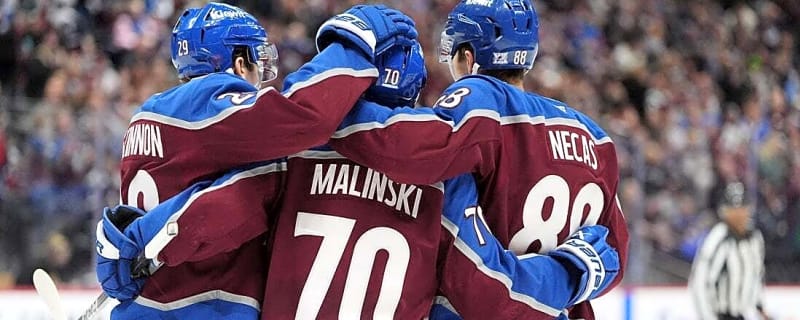 Avalanche blank Sharks, extend winning streak to 10 games