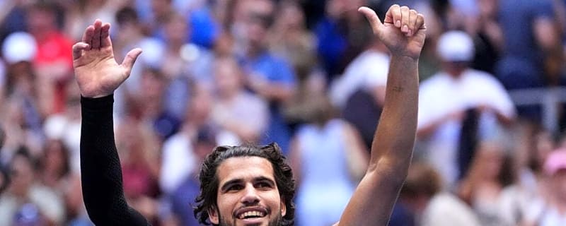 No. 2 Carlos Alcaraz sweeps No. 20 Tommy Paul to reach US Open quarters