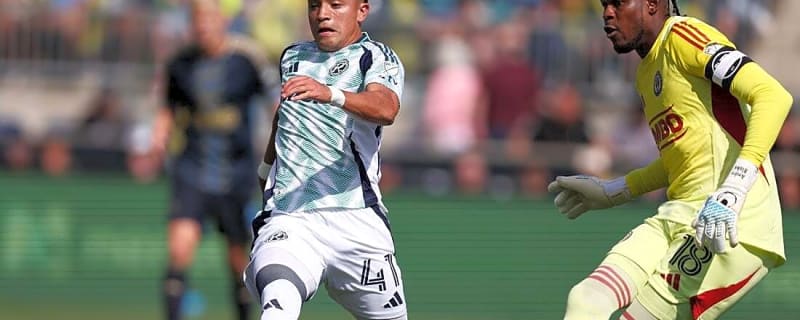 Union edge Revs, stay atop Supporters&#39; Shield standings